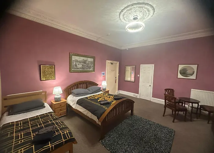 Ivy- Braveheart Guest House Edinburgh